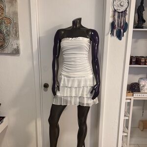 Elegant White Strapless Dress